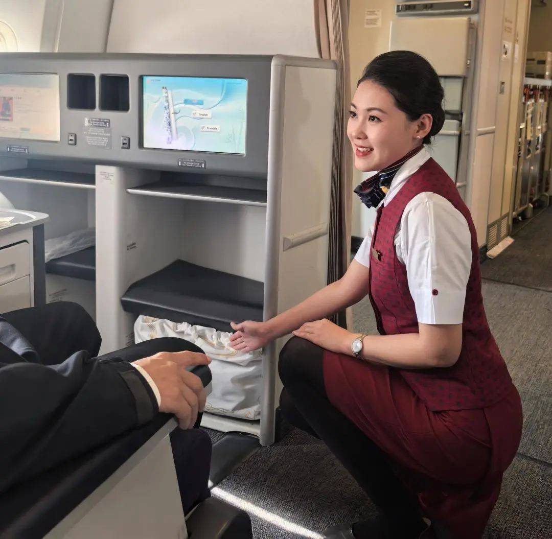 國(guó)航推出“愛心隨行”服務(wù)系列產(chǎn)品，深化信息咨詢服務(wù)體驗(yàn)